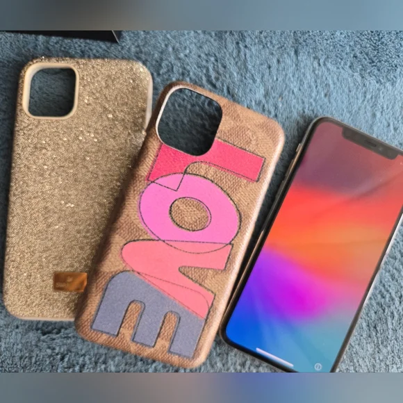 Apple iPhone 11 Pro 256GB Unlocked - Silver - Used Excellent. Comes w/cases - Picture 3 of 8